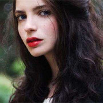 王毅同加拿大外长通电话：美国和伊朗都有重启谈判的意愿，中加可为此共同发挥建设性作用