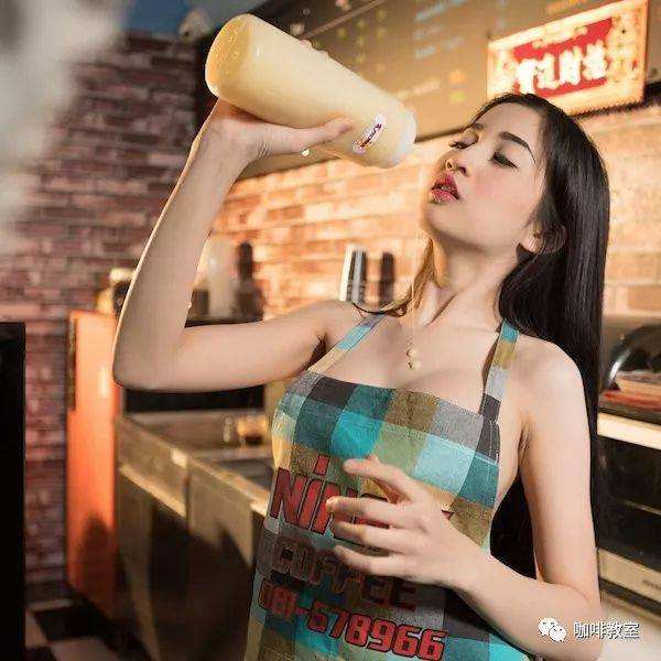 真的脱光了！北京奥森光猪跑 比基尼美女抢镜